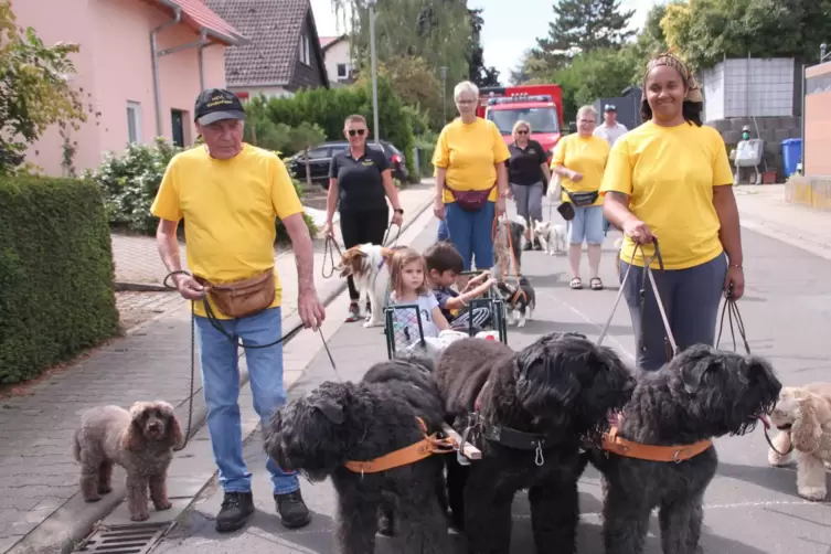 Der Hundeverein war mit elf Hunden dabei. 