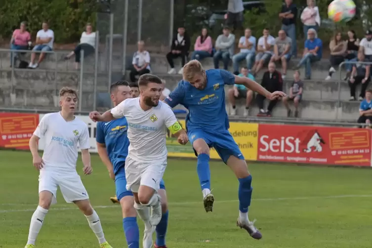 Der SC Hauenstein, 2016 DFB-Pokal-Teilnehmer, hat in der vierten Verbandspokalrunde Heimrecht gegen den TSC Zweibrücken. Hier ei