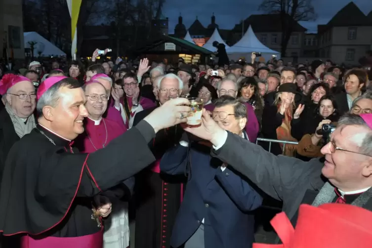 Amtseinführung in Speyer am 2. März 2008: Karl-Heinz Wiesemann (links) stößt mit Otto Georgens an. 