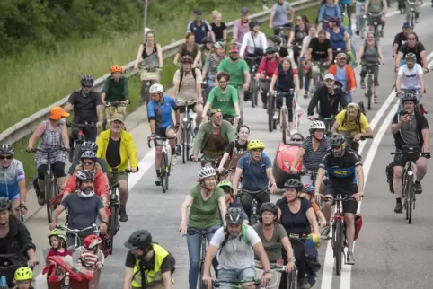 Am 5. Juni 2021 nahmen rund 700 Leute an einer Protestfahrt auf der B10 teil.