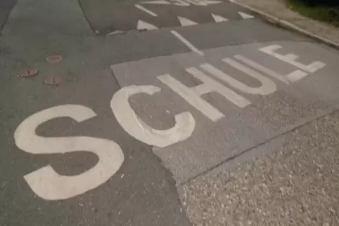 Verkehr an Schulen: erhöhte Aufmerksamkeit gefragt. 