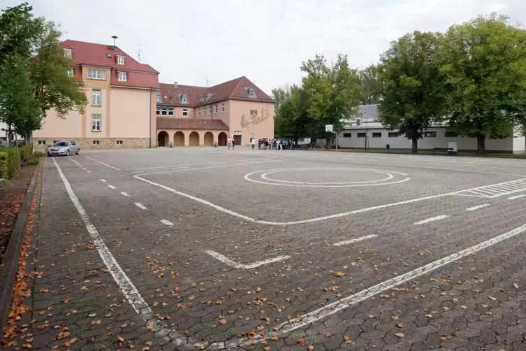 Auf dem Dammschulplatz wird gefeiert.