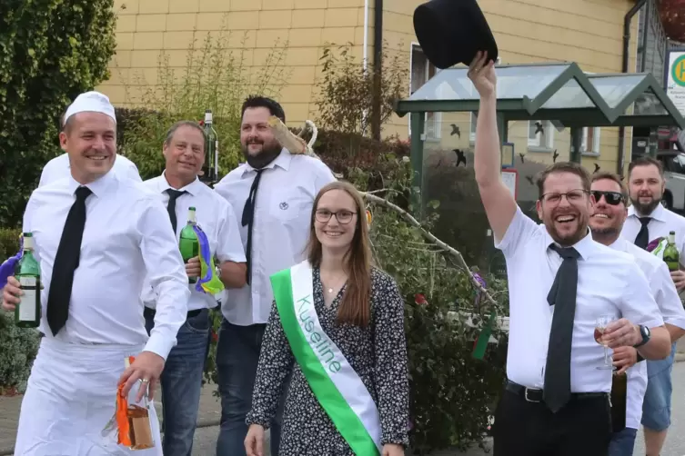 Mit sieben Mann durch’s Dorf ging es für Kuseline Lena Stutzkeitz in Rutsweiler am Glan.