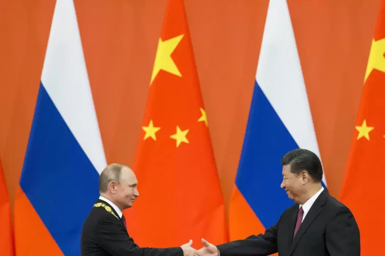 Peking: Xi Jinping (r), Präsident von China, und Wladimir Putin, Präsident von Russland