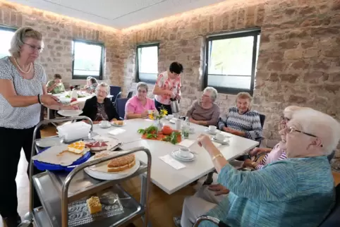 Zusammenkommen im Zehnthaus: Beim Seniorentreff stehen Kuchen und gute Gespräche im Vordergrund. 