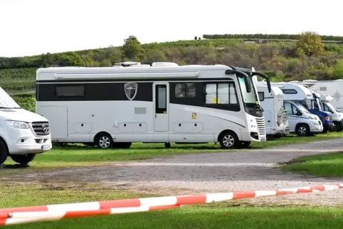 Neue Sitten in der Silz: Das Wohnmobil darf bleiben, der Besitzer muss ins Hotel. 