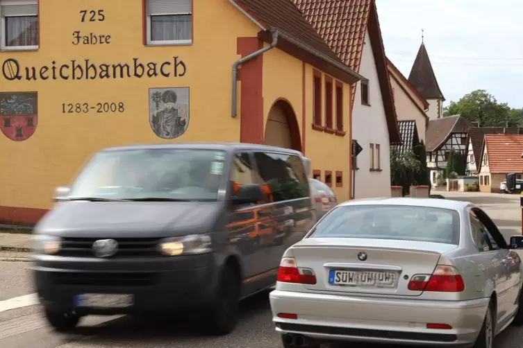 Die Queichhambach ärgern sich über viel Verkehr auf der Ortsdurchfahrt. Und oft werde zu schnell gefahren, sagen Anwohner. 