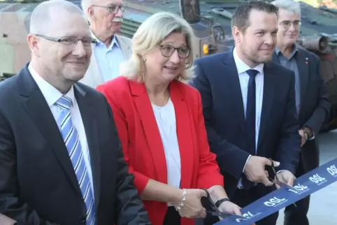 DSL-Geschäftsführer Thomas Kohler, Saar-Ministerpräsidentin Anke Rehlinger und Christoph Cords, Sprecher der Geschäftsführung , 