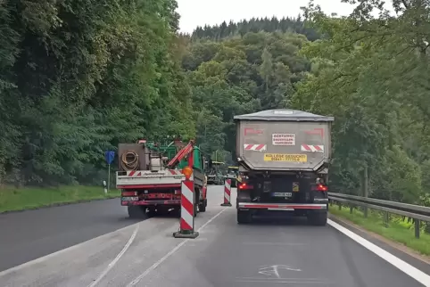 Baustelle auf der B423 zwischen der Autobahnabfahrt Einöd und dem Wattweiler Tälchen