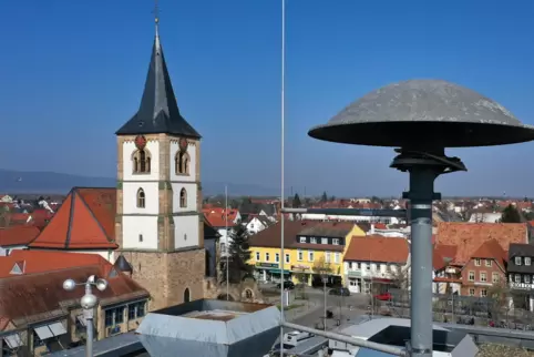 Sirenen sind wieder gefragt, hier die schon länger bestehende auf dem Haßlocher Rathaus.