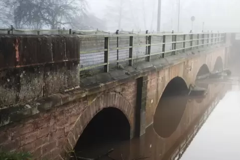 Die Sandsteinbrücke in Rehweiler ist seit Jahren sanierungsbedürftig. Im Landesstraßenausbauprogramm des Landes sind für die Arb