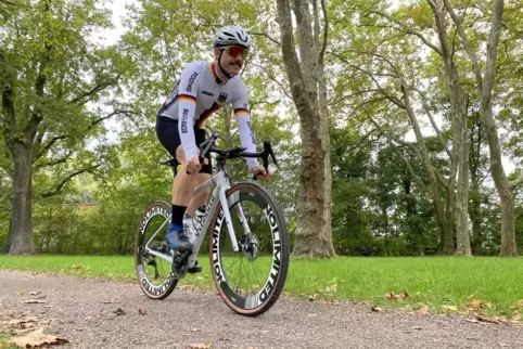 Patrick Lechner trainiert im Nationaltrikot für die WM.