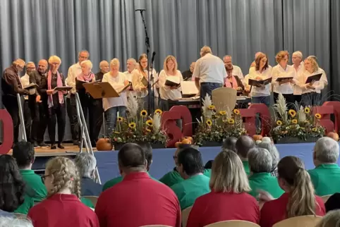 Chöre aus der ganzen Verbandsgemeinde sorgten mit beliebten Oldies für Stimmung in der Turn- und Festhalle. 