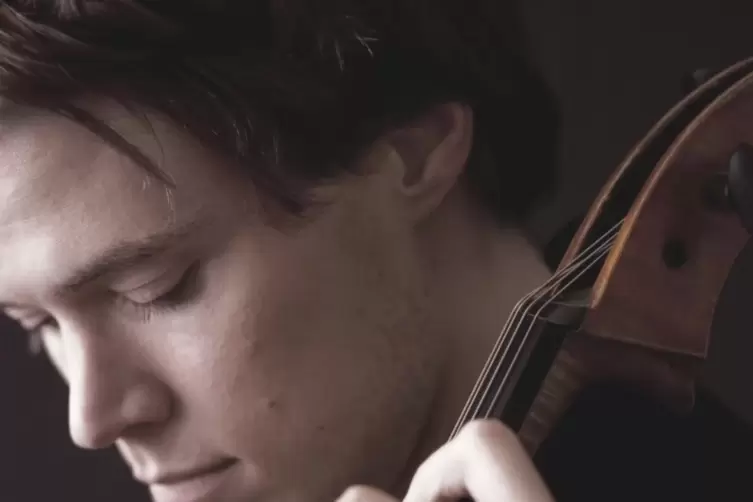 Cellist Sebastian Klinger tritt gemeinsan mit der Radio-Philharmonie auf.