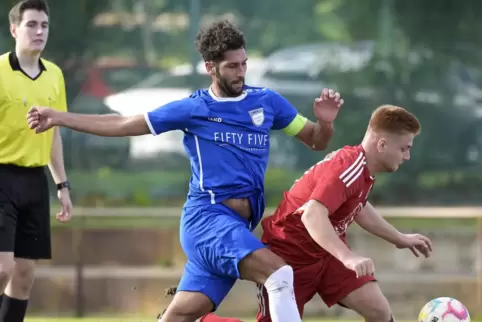 Nur scheinbar beruhigend: Jawad Zein (links) trifft zum 2:0.