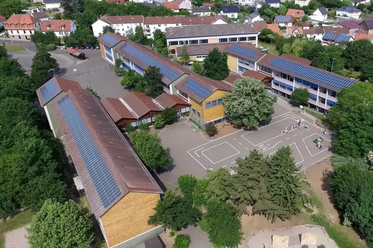 Die Grundschule und die Mathilde-Hitzfeld-Schule wurden für etwa 8,5 Millionen Euro saniert. 