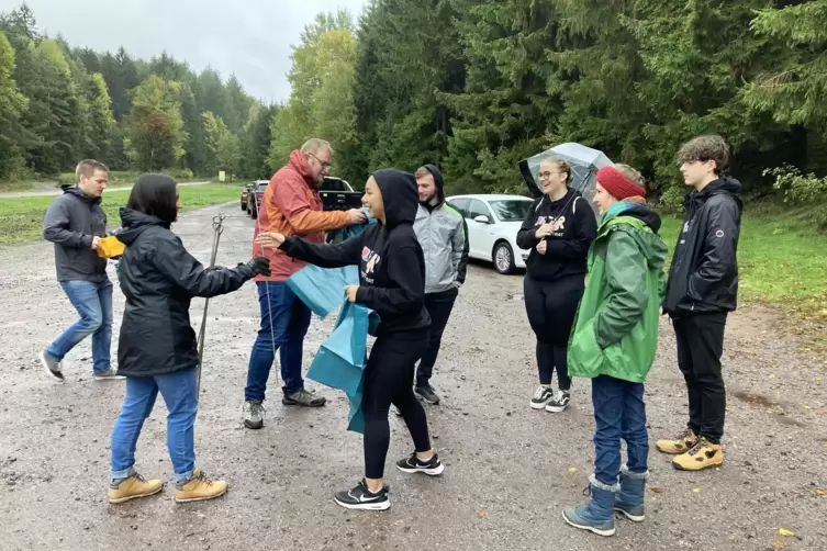 Am Samstag endete die "Aktion Saubere Landschaft", die in diesem Jahr zum 50. Mal stattfand. Oberbürgermeister Markus Zwick traf