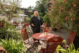 Auch an schönen Herbsttagen noch einladend: der lauschige Biergarten von Torsten Sembries.