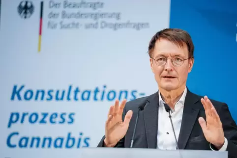 Karl Lauterbach (SPD), Bundesminister für Gesundheit, will die kontrollierte Abgabe von Cannabis an Erwachsene ermöglichen. 