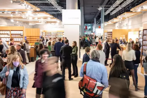 Dicht an den Dichtenden: Gedränge auf der Buchmesse. 