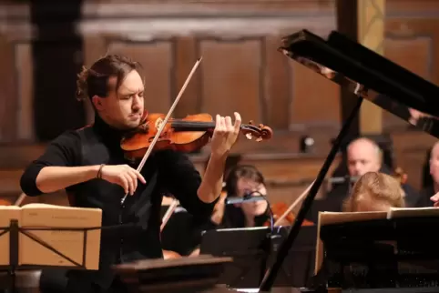 Solist Paul Stauch-Erb beim Konzert des Kurpfälzischen Kammerorchesters in der Dreifaltigkeitskirche. 