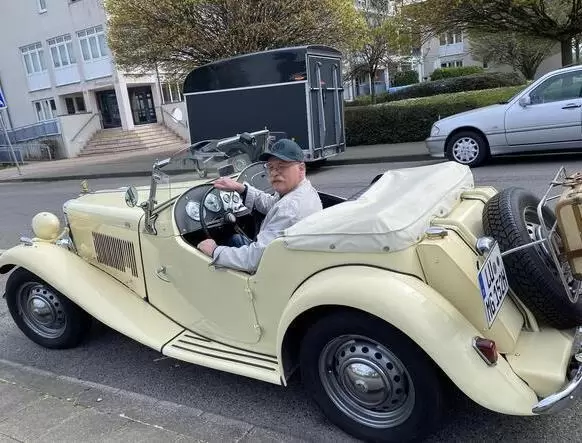 8. Jürgen Selzer aus LU in seinem MG TD von 1952.