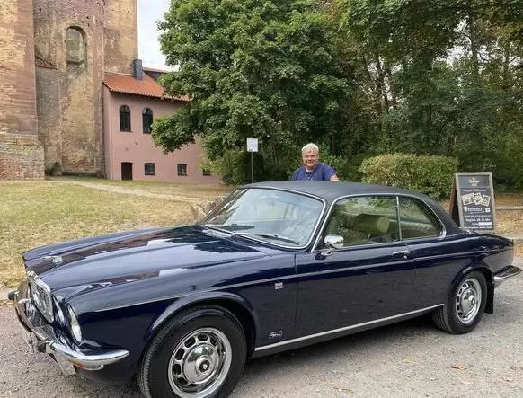 26. Robert Eberle und sein Jaguar XJ 5,3 C, Baujahr 1977.