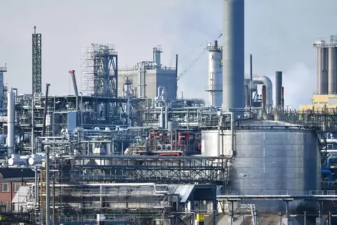 Das Werksgelände der BASF in Ludwigshafen. Der Absatz chemischer Erzeugnisse aus Rheinland-Pfalz nach Russland verringerte sich 