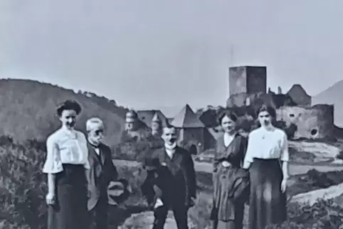  Familienausflug zur Burg Lichtenberg in den 1920 Jahren.