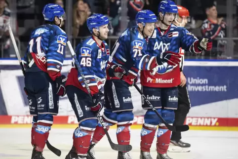 Derbysieger: Beim letzten Derby in der SAP-Arena am 19. März 2010 waren die Adler Mannheim den damaligen Lions Frankfurt noch mi