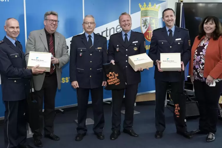 Amtswechsel im Polizeipräsidium (von links): Uwe Giertzsch, Landrat Clemens Körner, Polizeipräsident Georg Litz, Ulrich Koch, Ma