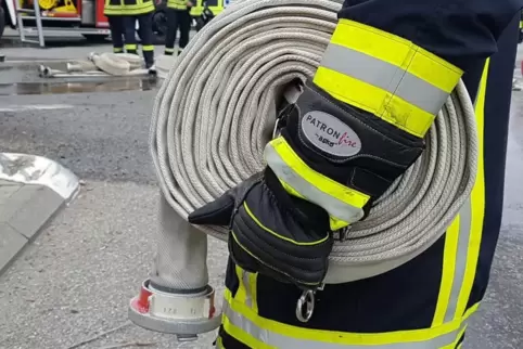 Die Feuerwehr löschte den Brand schnell, doch für einen 55-Jährigen kam jede Hilfe zu spät. 