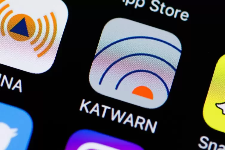 Von Experten für den Notfall empfohlen: die Installation von Apps wie Katwarn und Nina.