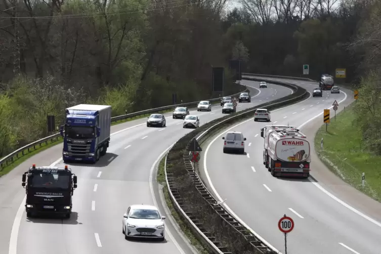 Im Kreis Germersheim kommen auf 1000 Einwohner 651 Autos.