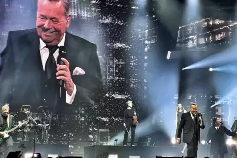 Roland Kaiser und seine Fans feierten am Samstagabend in der SAP-Arena in Mannheim eine große Party. 