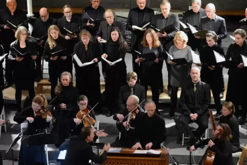 Figuralchor, „Ensemble 1800“ und Solisten begeisterten in der Neustadter Stiftskirche mit Werken von Bach, Zelenka und Lotti.