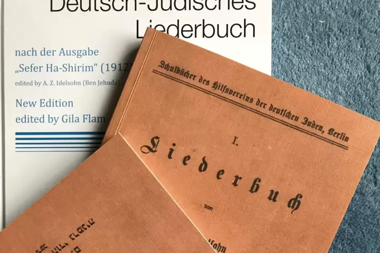 Ein deutsch-jüdisches Liederbuch: Nachdruck des Originals – von zwei Seiten, einer deutschen und einer hebräischen, zu lesen – u