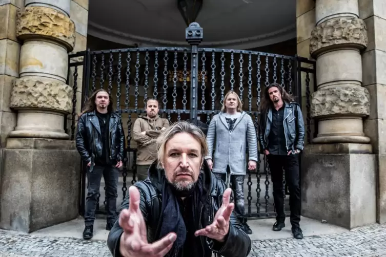 Beweisen ihre Vielfältigkeit: Sonata Arctica.