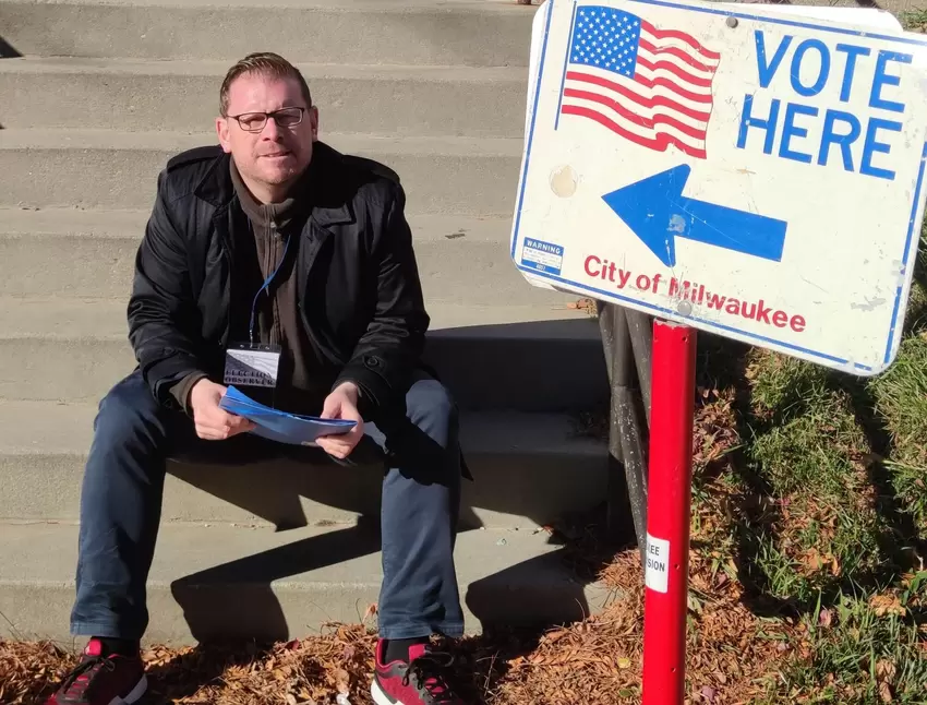 Christian Schreider vor dem Wahllokal in Milwaukee, einer 570.000-Einwohner-Stadt am Westufer des Lake Michigan im US-Bundesstaa