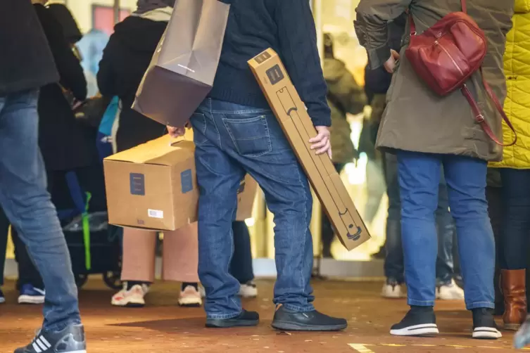 Aber nicht nur bei den Geschenken, auch rund um das Fest wollen viele den Gürtel enger schnallen. 