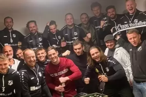 So jubelte der FC Rodalben nach dem Derbysieg vor 250 Zuschauern.