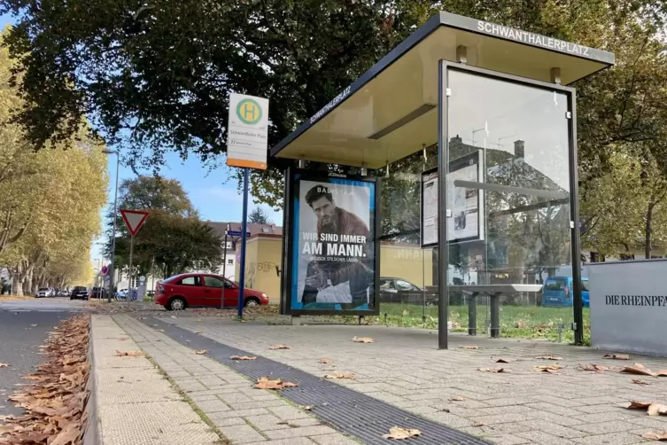 An der Haltestelle Schwanthaler Platz hält derzeit kein Bus mehr.