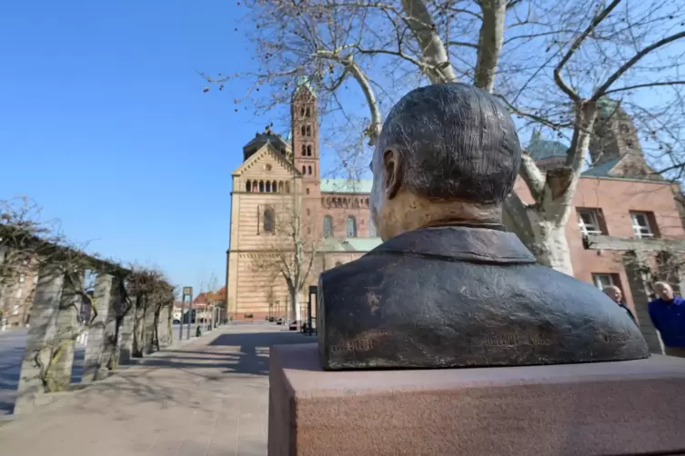 Domplatz mit Helmut-Kohl-Büste: Hier könnte zumindest eine der Kundgebungen stattfinden.