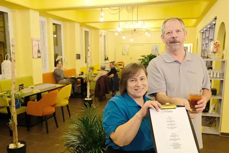 Christa und Sascha Groh haben im Gebäude des Rosenhotels ihr Restaurant „Dehäm“ im ehemaligen Rosencafé eröffnet.