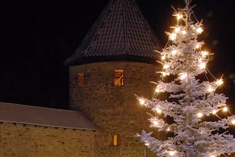 Ausstellung „Historische Weihnachten“: Als auf Borg-Warner-Gelände noch eine Eisbahn war 