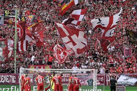 Mehrmals kamen über 40.000 Zuschauer zu den Heimspielen des FCK ins Fritz-Walter-Stadion. 