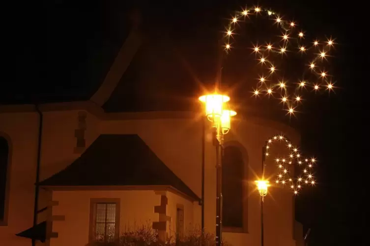 Dieses Jahr gibt es weniger leuchtende Weihnachtsdeko in Rülzheim. 