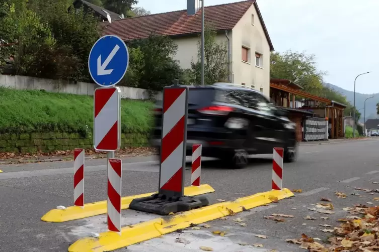 Die Aufbauten seien im Dunkel und Nebel schlecht sichtbar, kritisiert so mancher Leser. 