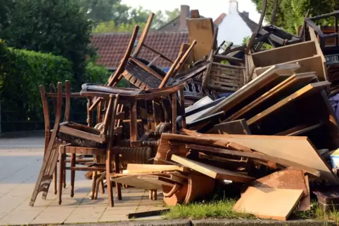 Das sieht ja schon ganz gut aus: Viel Holz für die Sperrmüllabfuhr. 