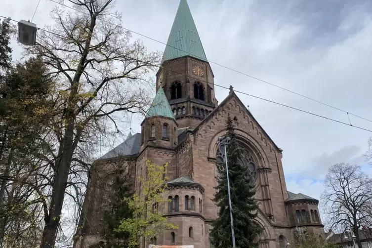 In der Apostelkirche findet am 20. November der Auftakt zur Weihnachtsspendenaktion statt.